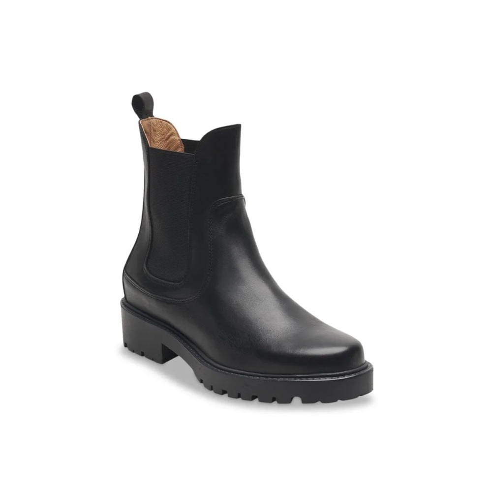 Andre Assous Pacey Chelsea Black leather Boots Size 9. New. No tags.